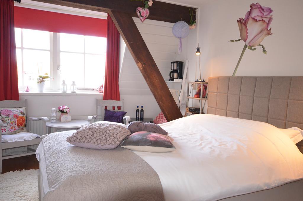 Bed and Breakfast Bloemenhoeve Birdaard Exteriér fotografie