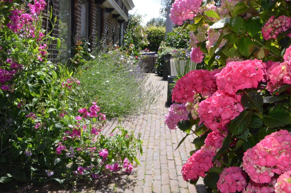 Bed and Breakfast Bloemenhoeve Birdaard Exteriér fotografie